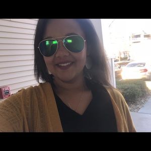 Meet your Posher, Asha